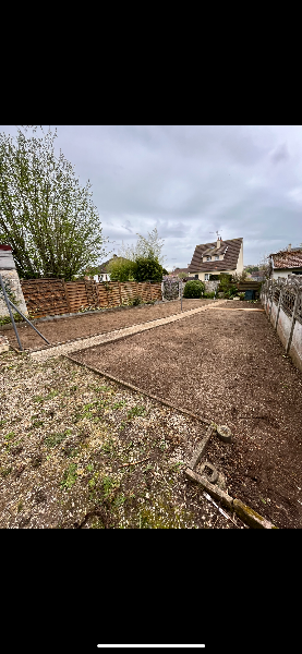 Remise en etat d'un jardin laissé en friche par l'entreprise Nature concept